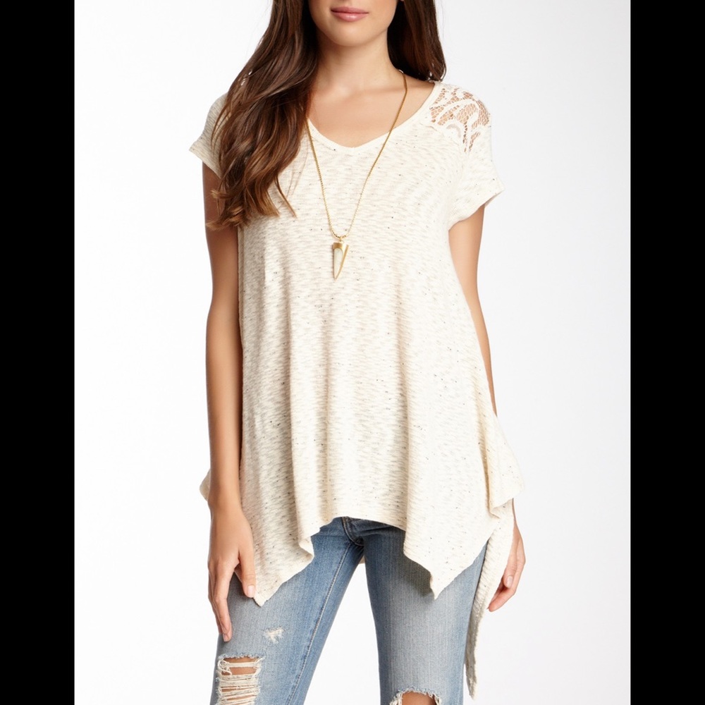 Everleigh Slub‎ Knit Sharkbite Tee in Ivory